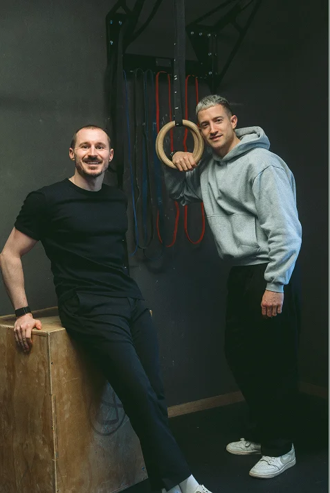 Flex und Chris auf der Couch